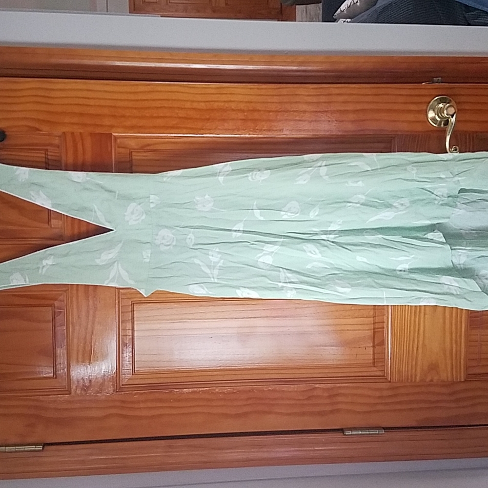 Forever 21 deep vneck hi low lightweight sleeveless flowy sundress
